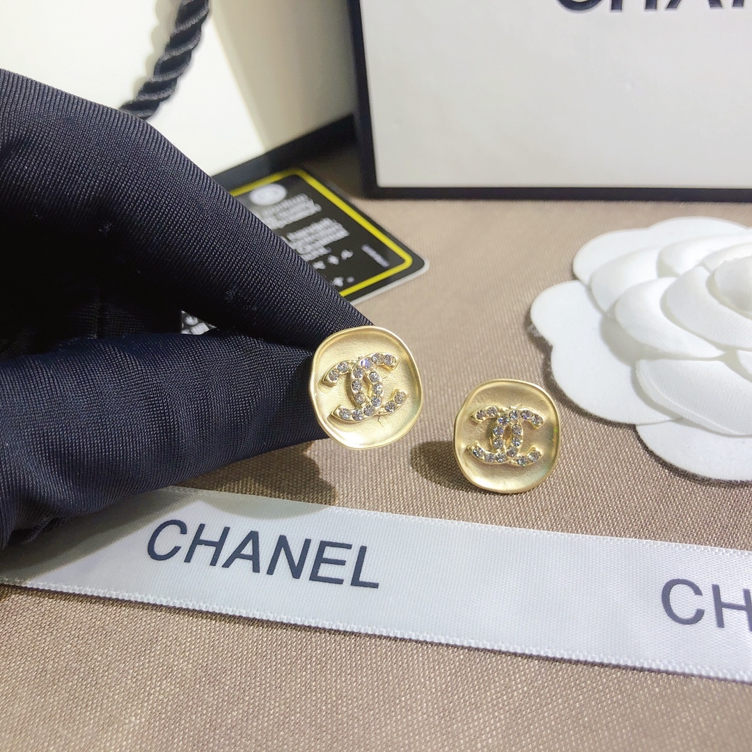 A636    Chanel earring 107384