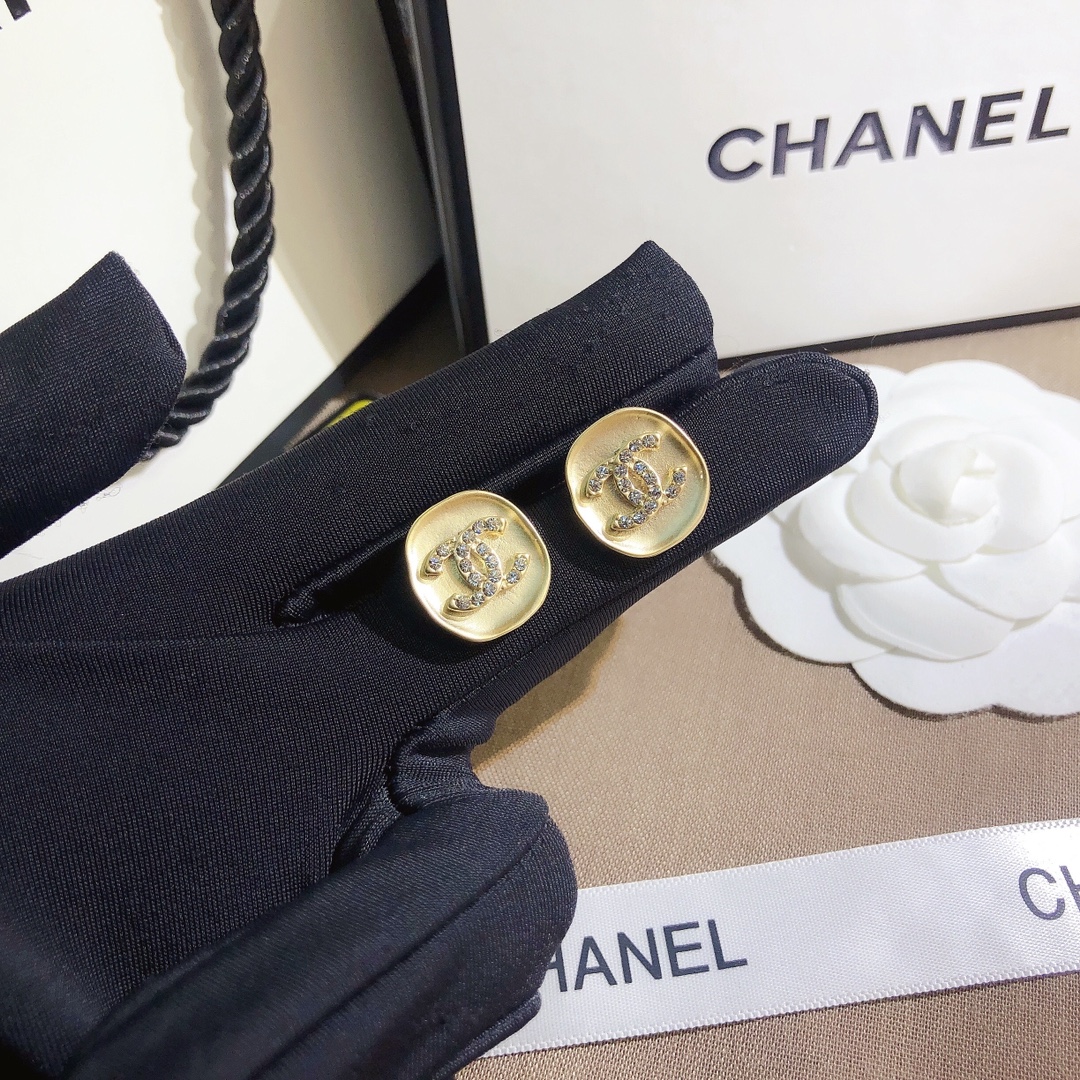 A636    Chanel earring 107384