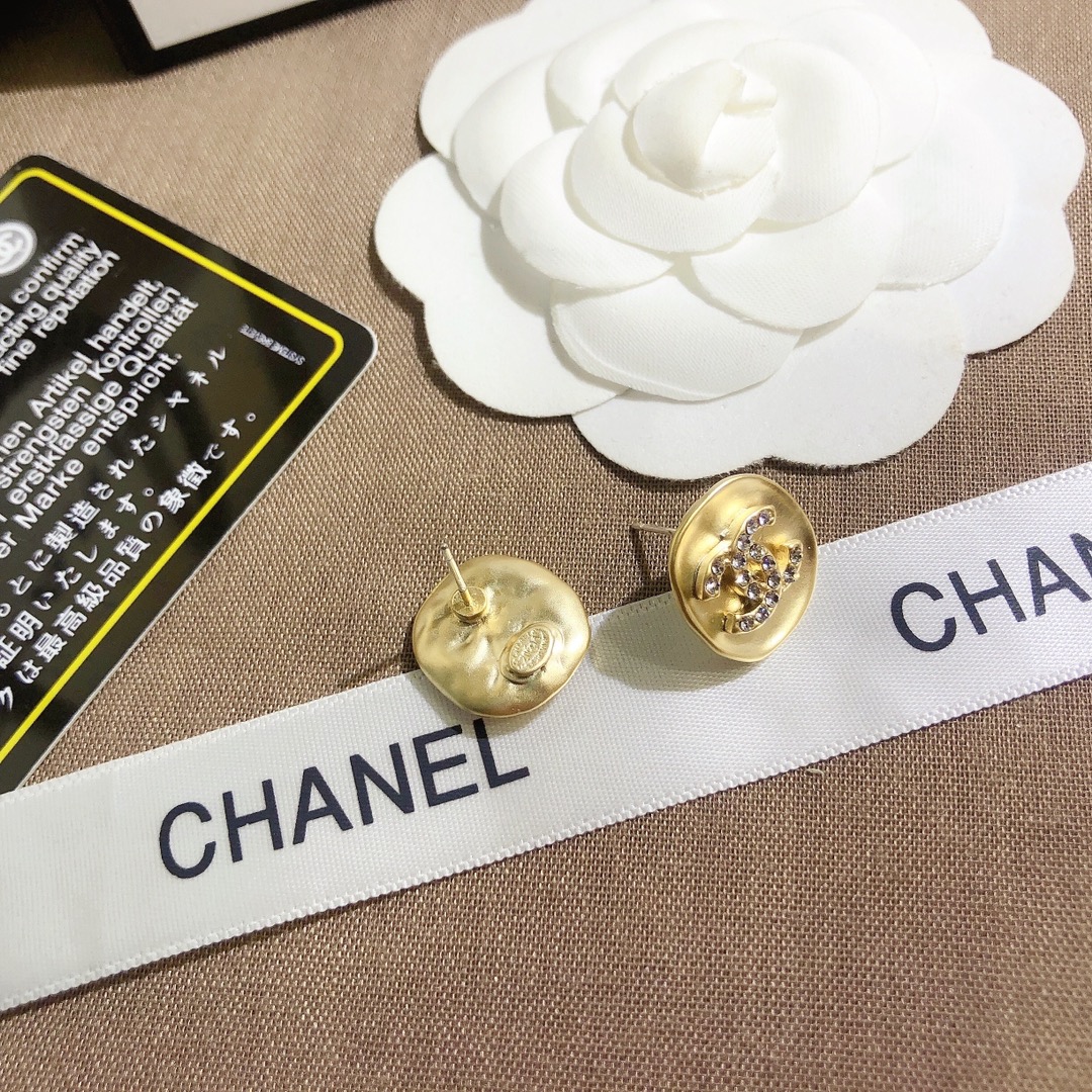 A636    Chanel earring 107384