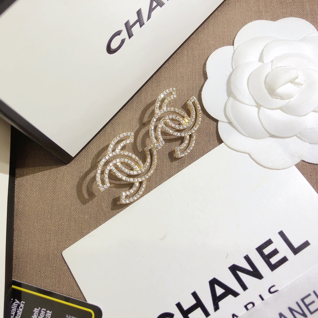A637     Chanel earring 107385