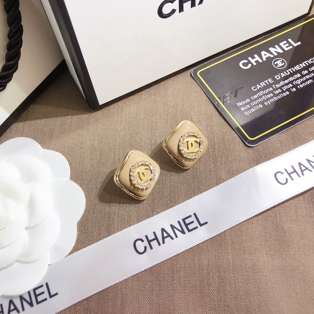 A640      Chanel earring 107387