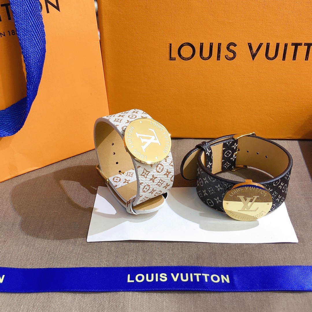 S276   LV Bracelet 107391