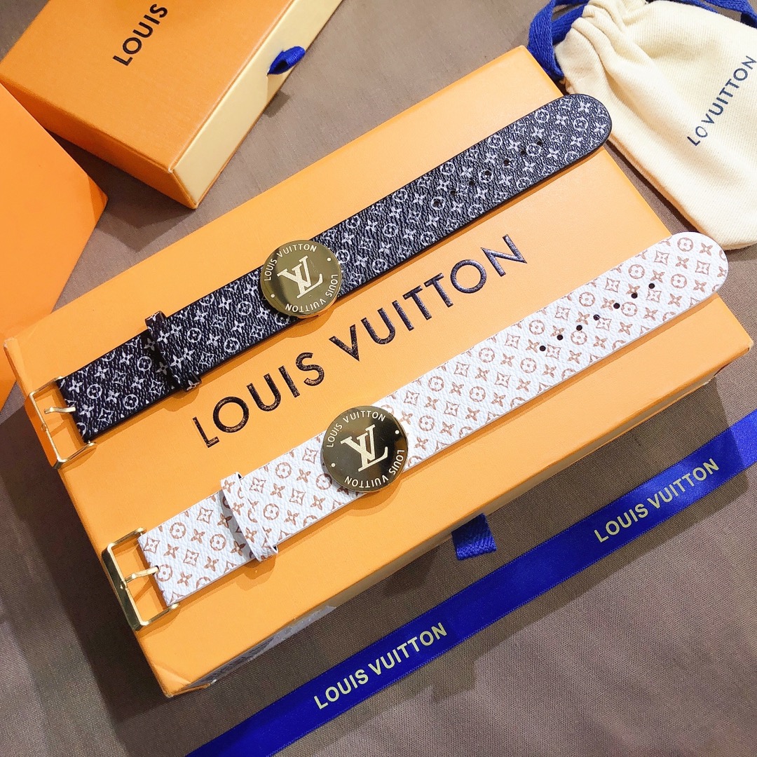 S276   LV Bracelet 107391