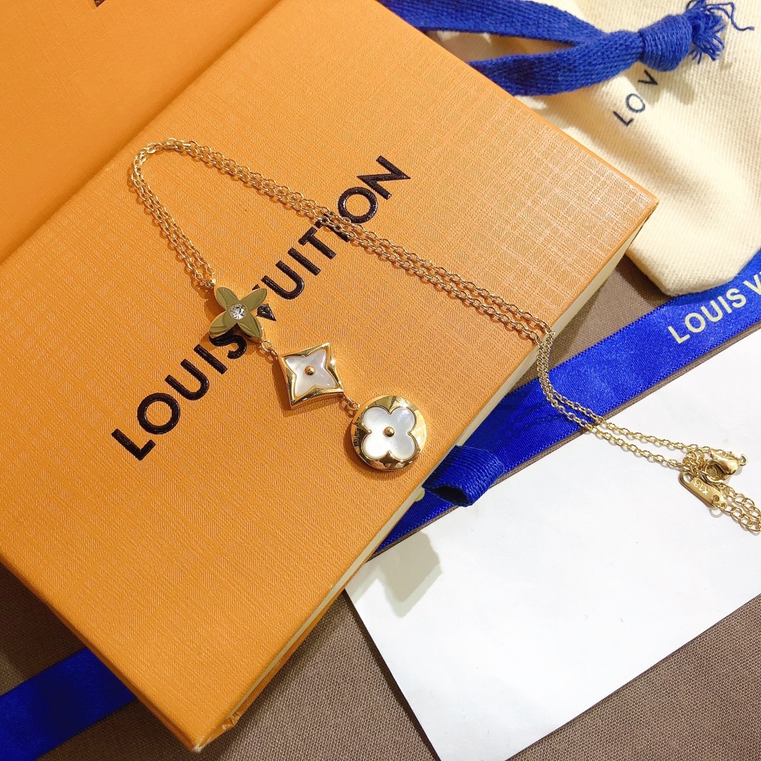 X413     LV necklace 107392