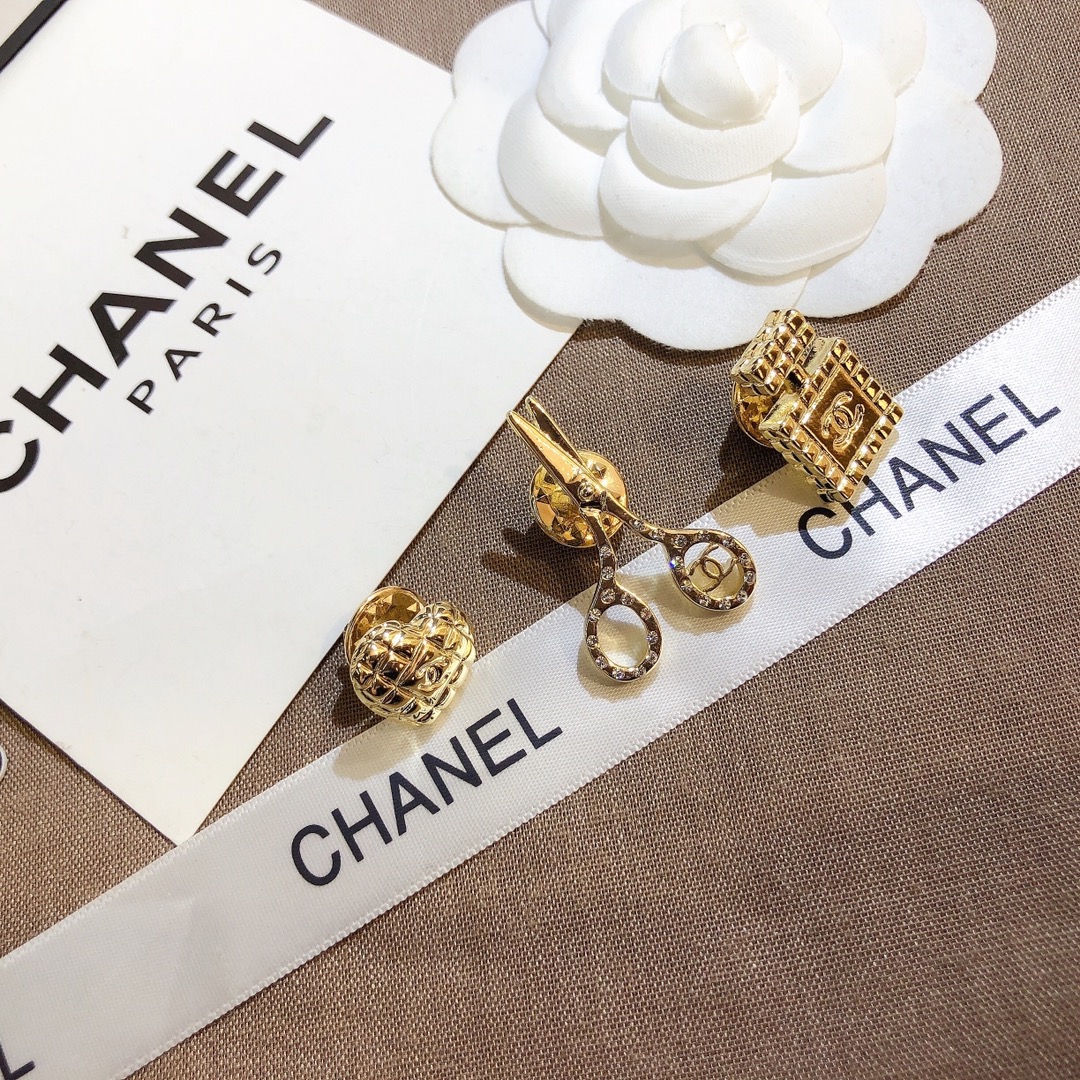 D056   Chanel brooch 3 in 1 set 107394