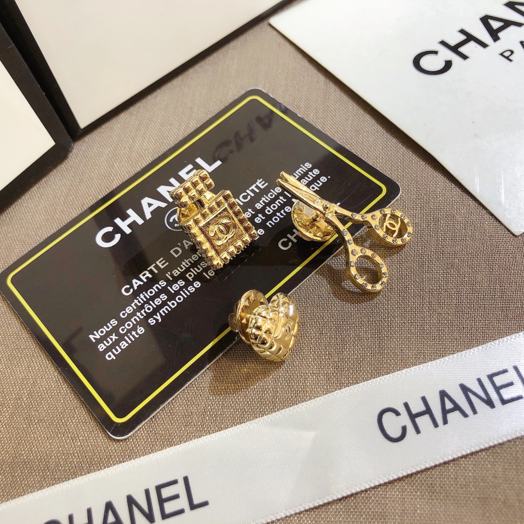 D056   Chanel brooch 3 in 1 set 107394