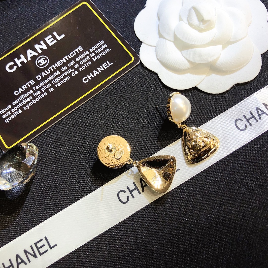 A647    Chanel earring 107399