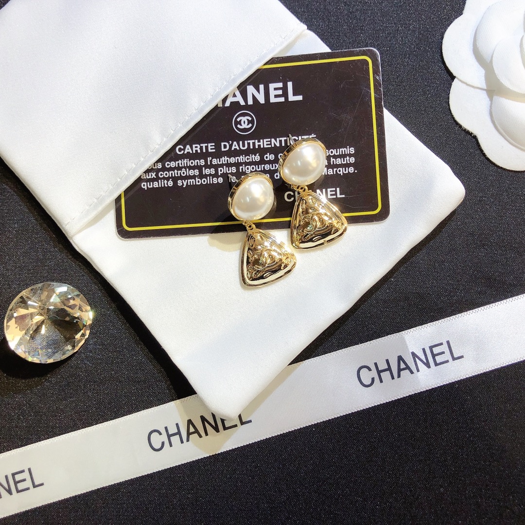 A647    Chanel earring 107399