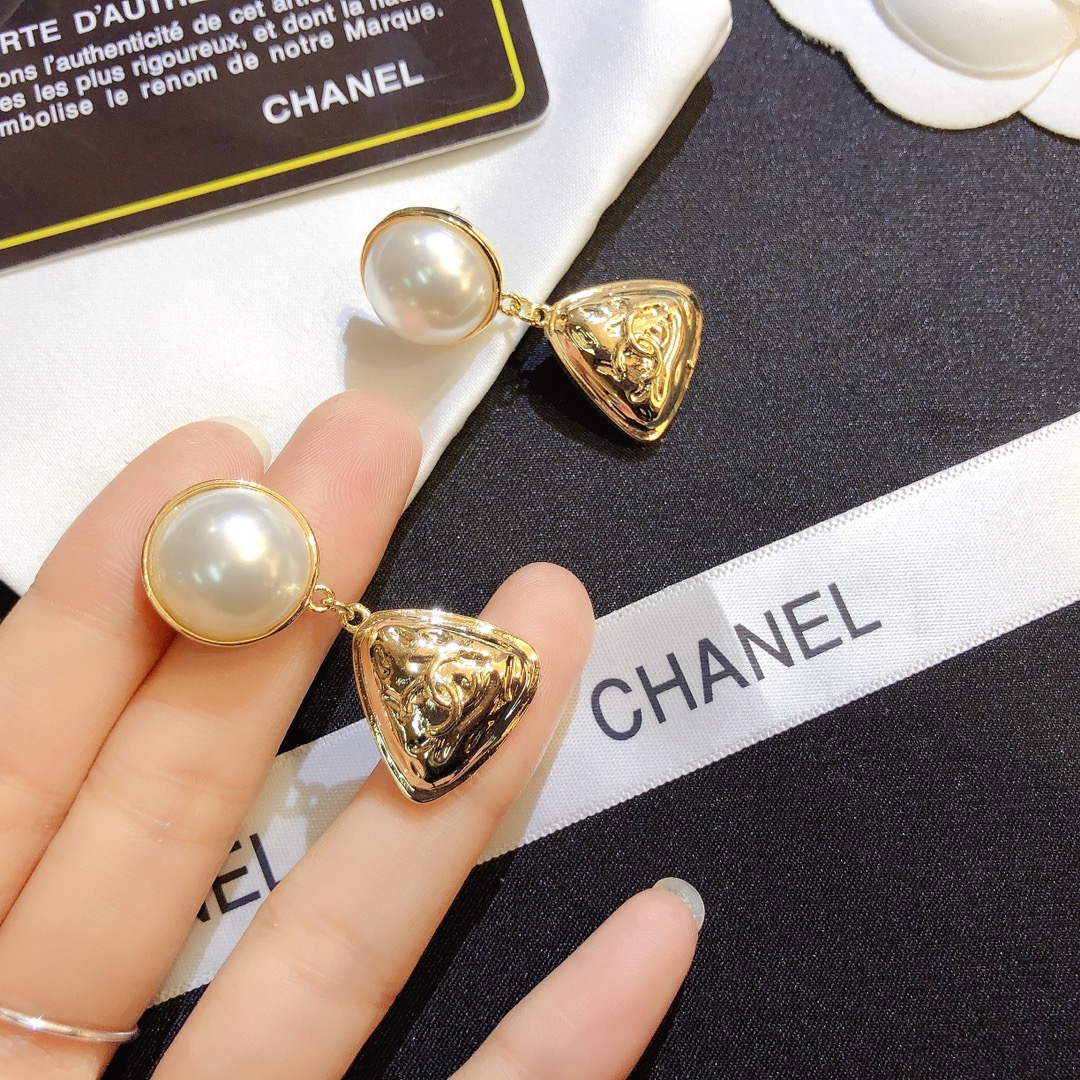 A647    Chanel earring 107399