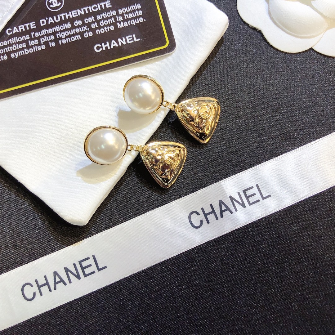 A647    Chanel earring 107399