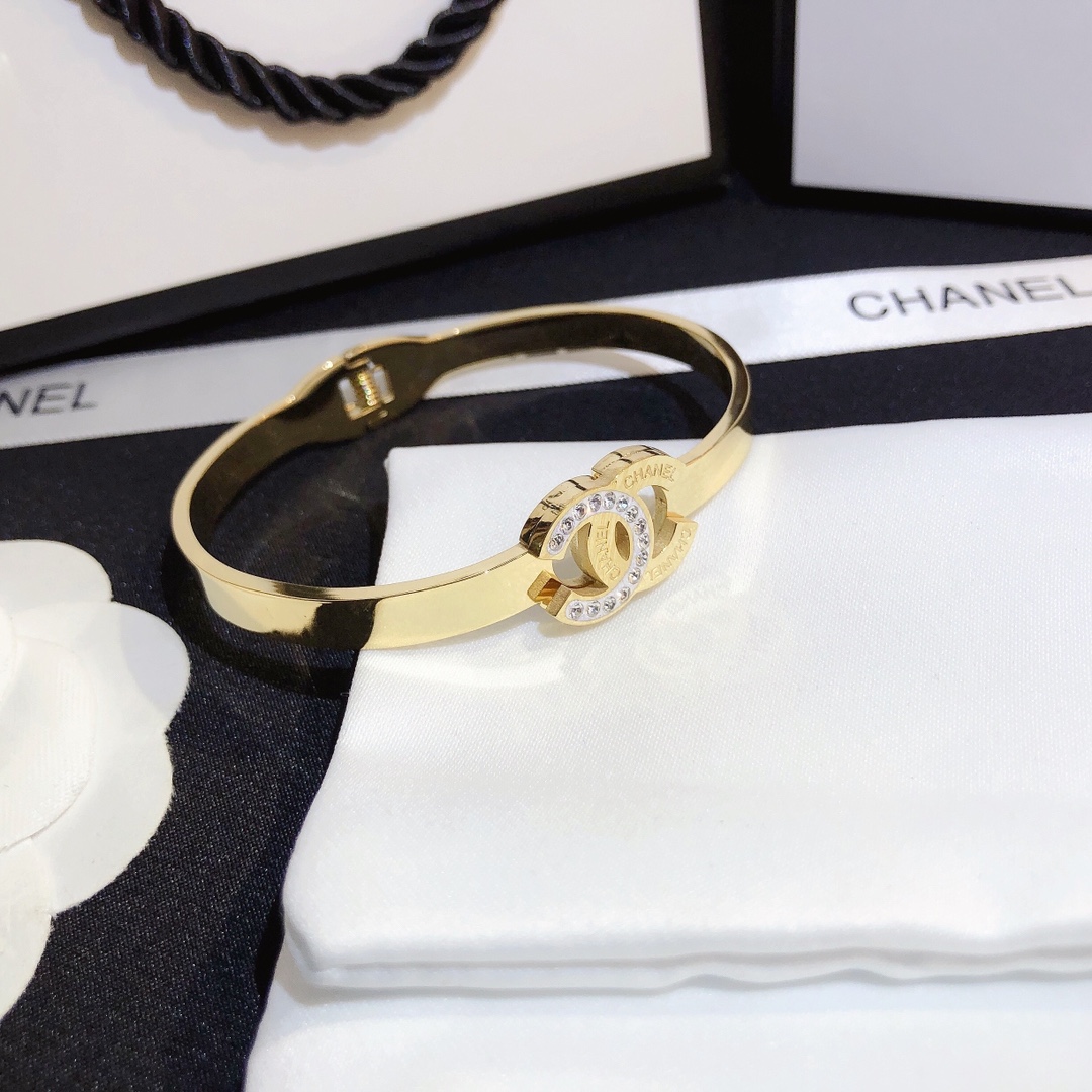 S277   Chanel bracelet 107400