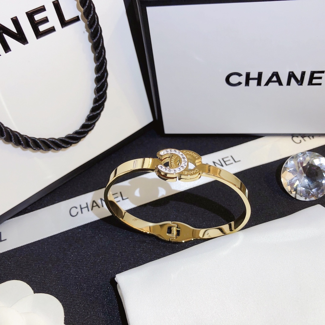 S277   Chanel bracelet 107400