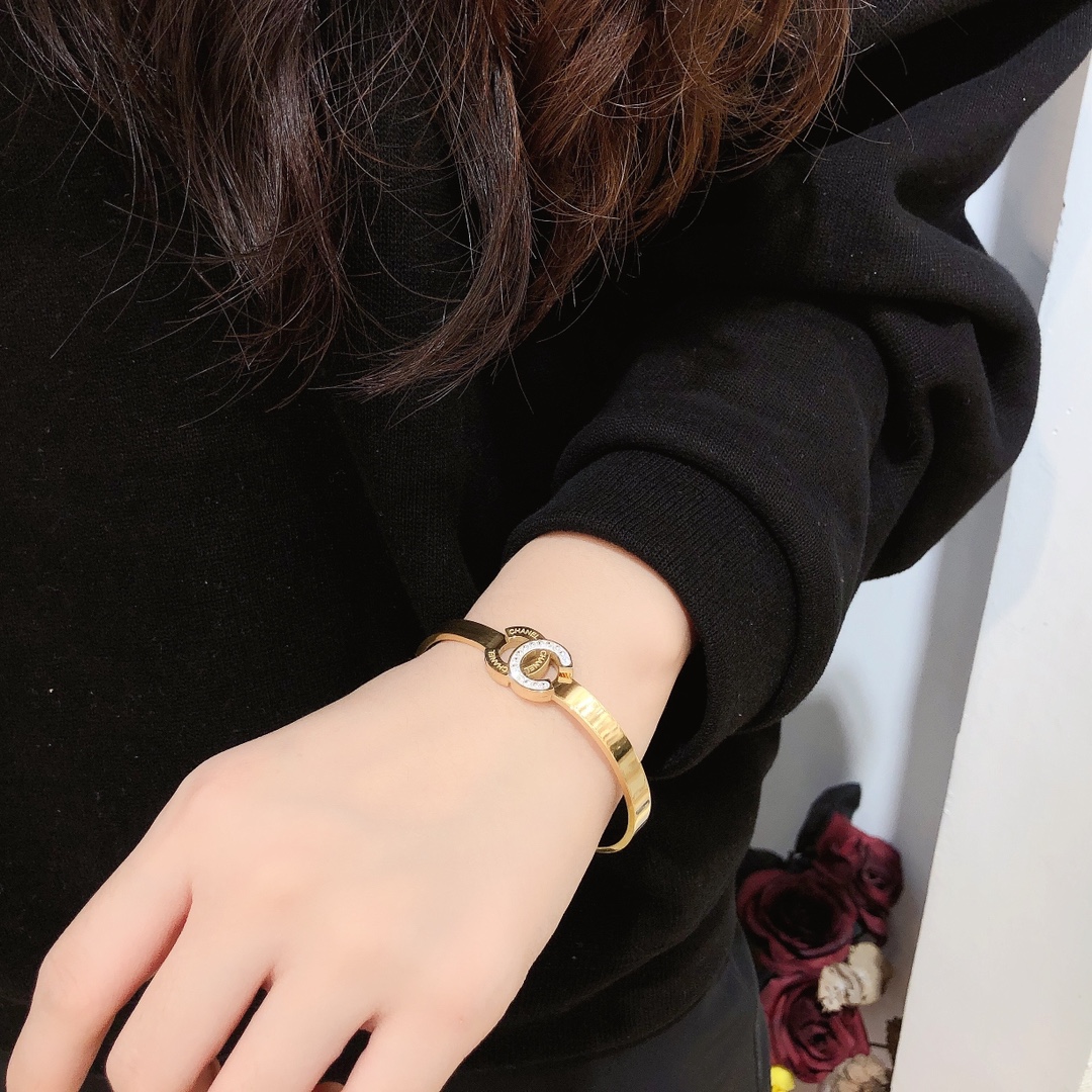 S277   Chanel bracelet 107400