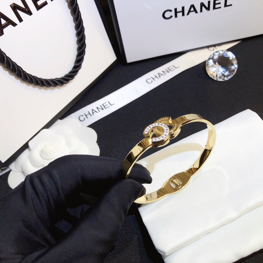 S277   Chanel bracelet 107400