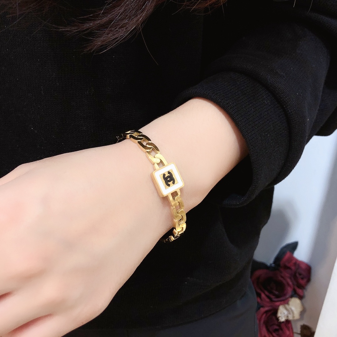 S278    Chanel bracelet 107403