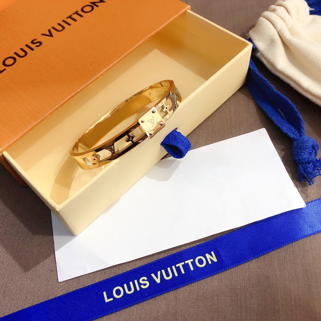 S279    LV Bracelet 107405