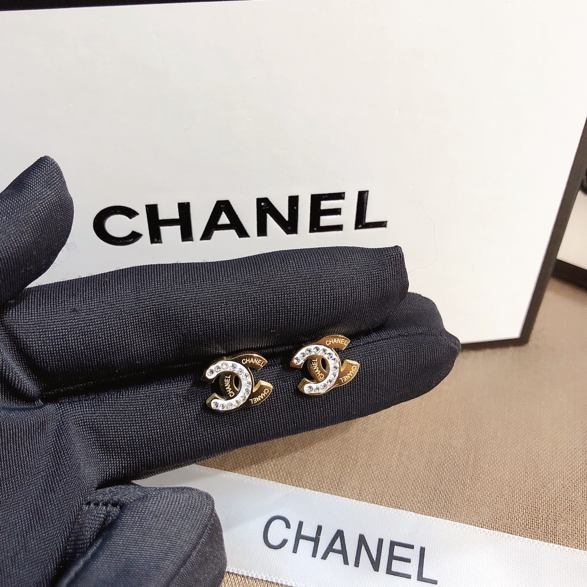 A652       Chanel earring 107408