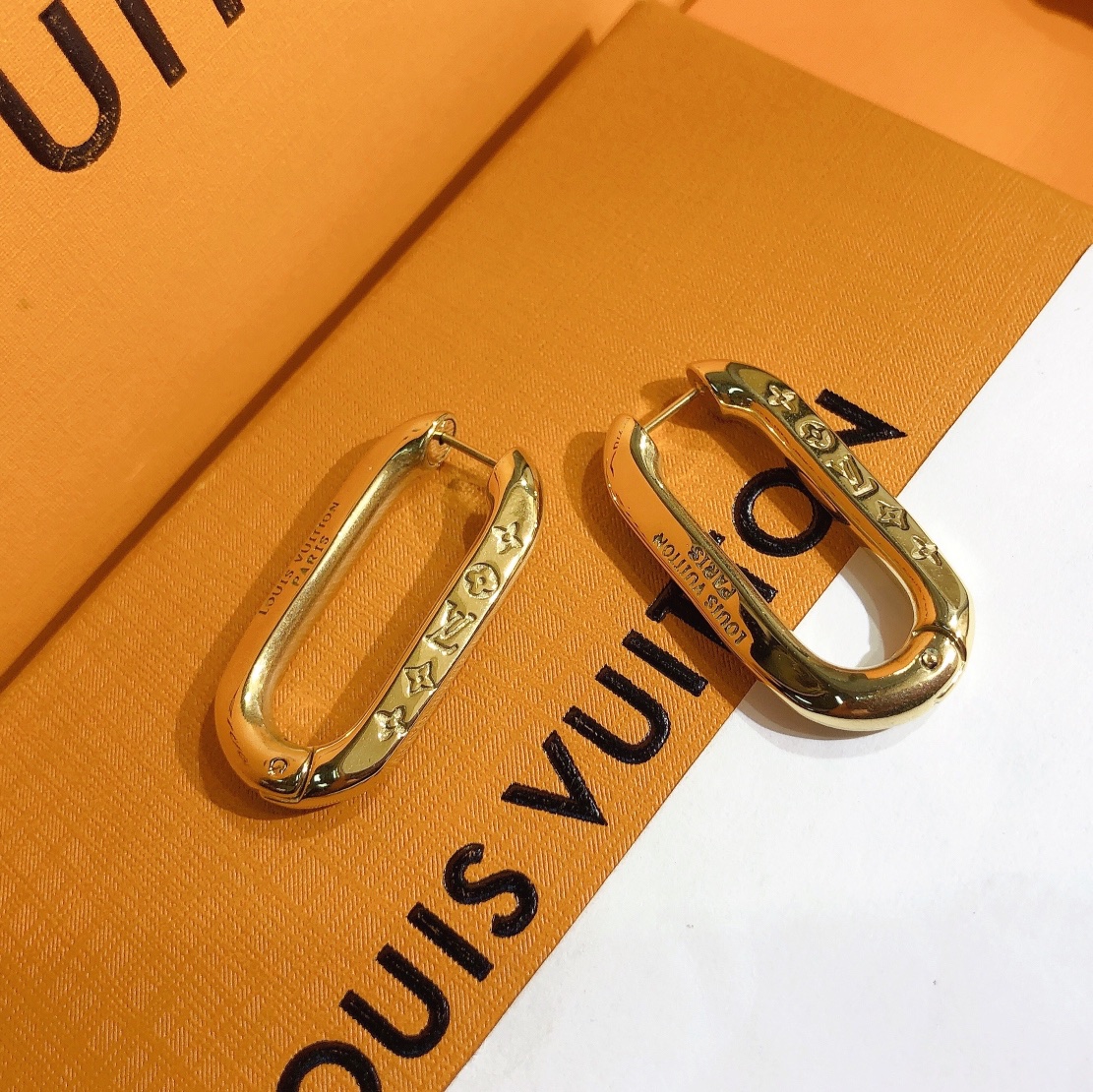 A654  LV earring 107412