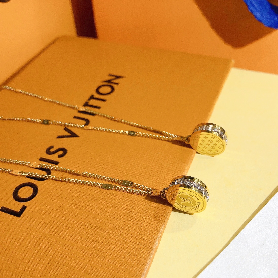 X417    LV necklace 107415