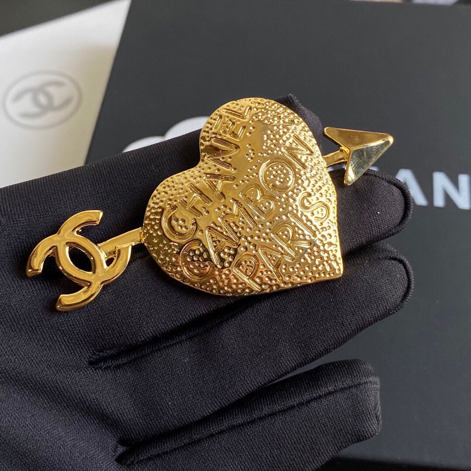 Chanel brooch 107418