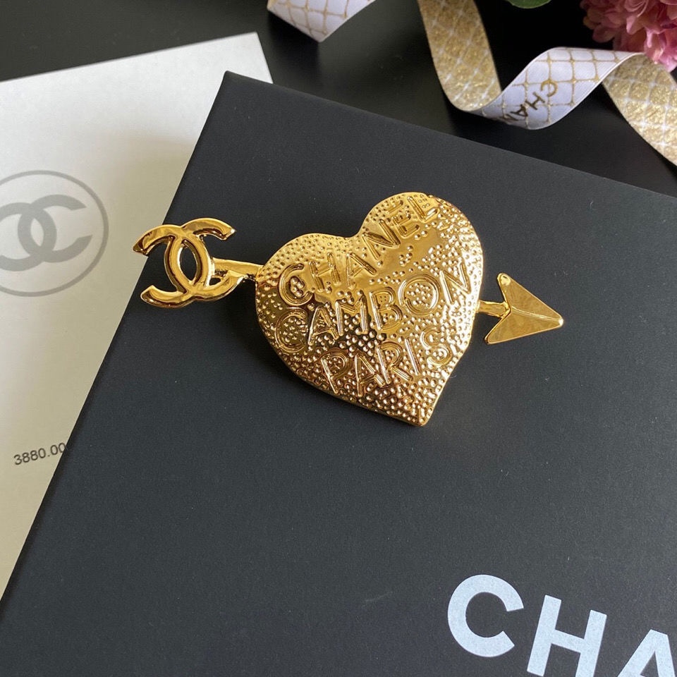 Chanel brooch 107418