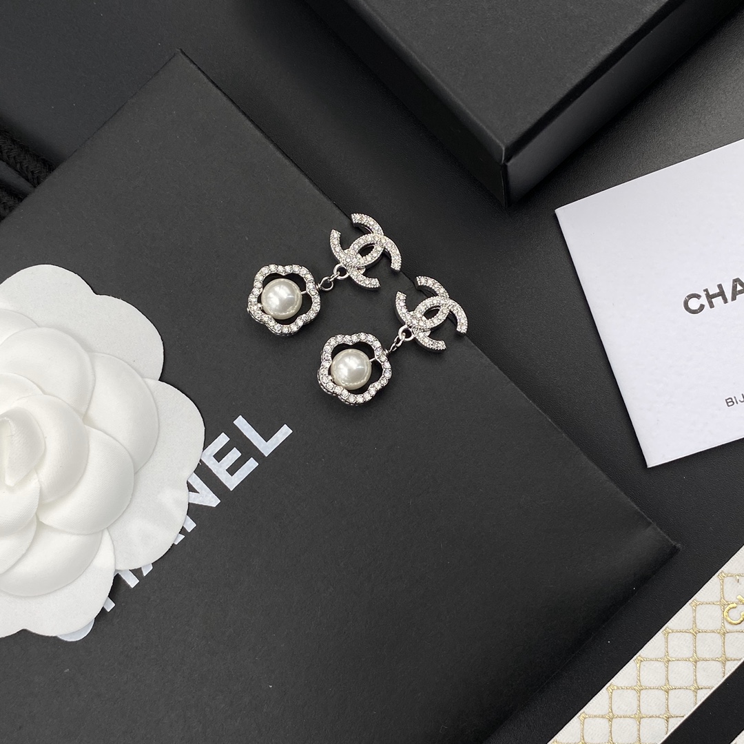 A064 Chanel earring 107427