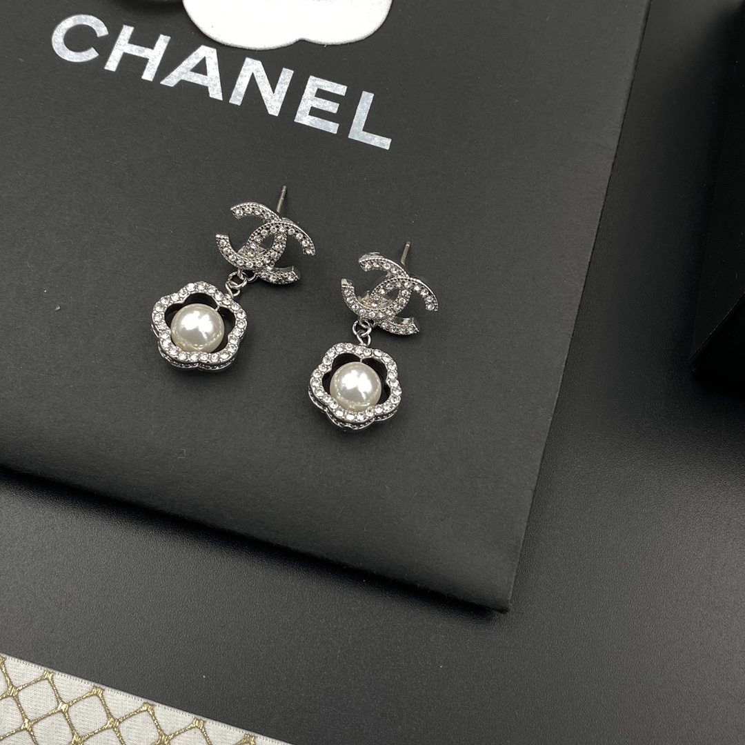 A064 Chanel earring 107427