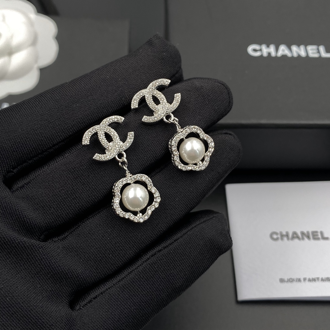 A064 Chanel earring 107427