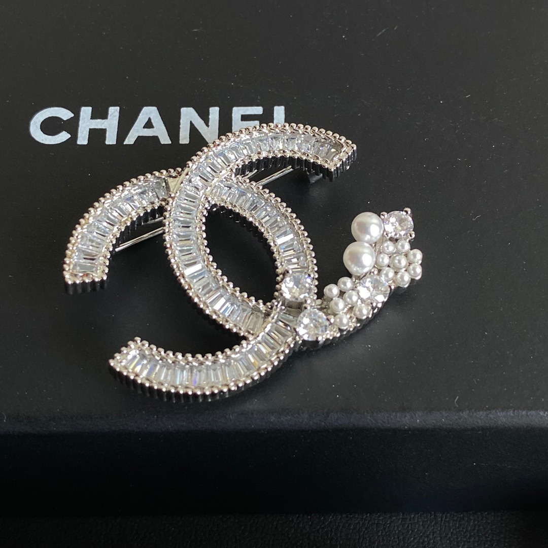 D003-chanel brooch 107430