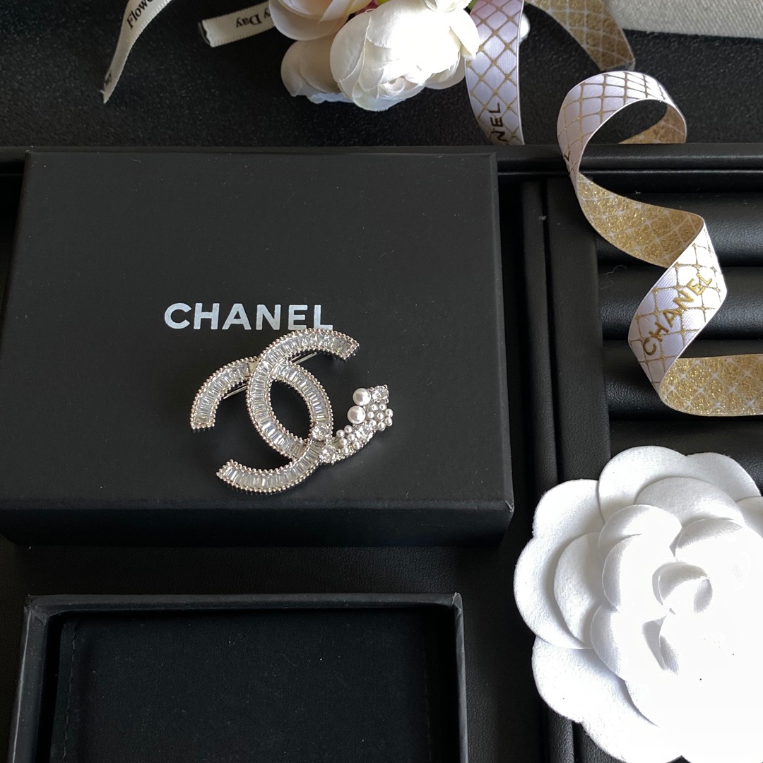 D003-chanel brooch 107430