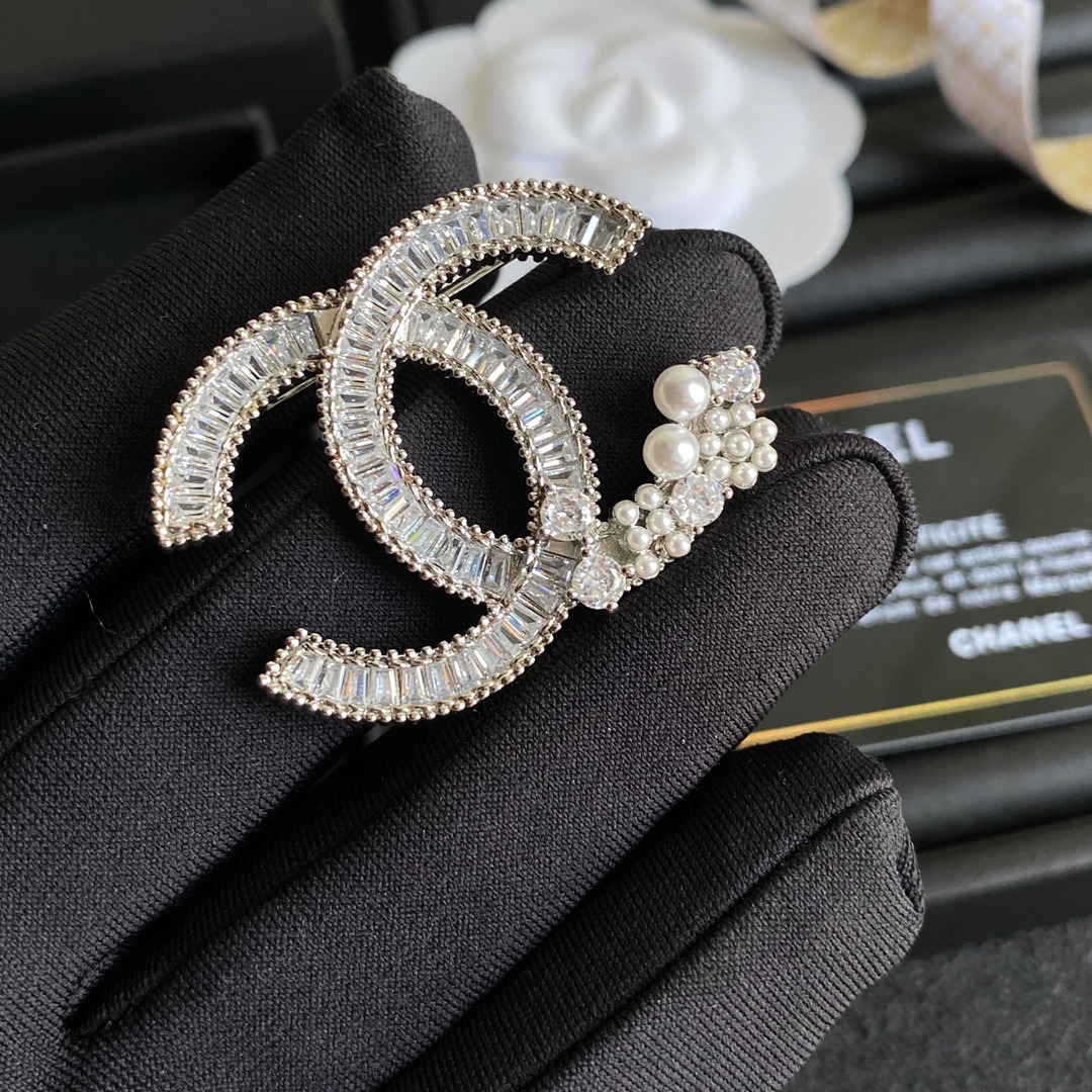 D003-chanel brooch 107430