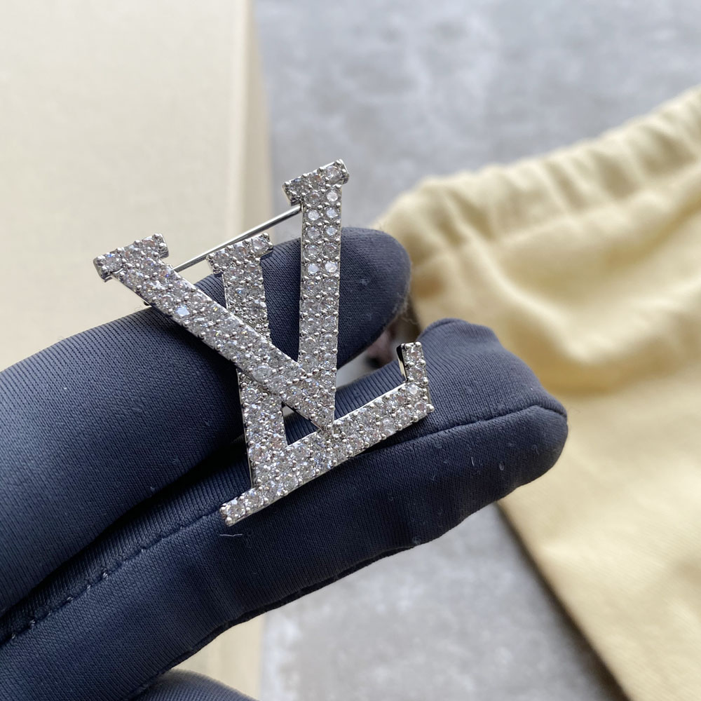 D009 lv brooch 107431