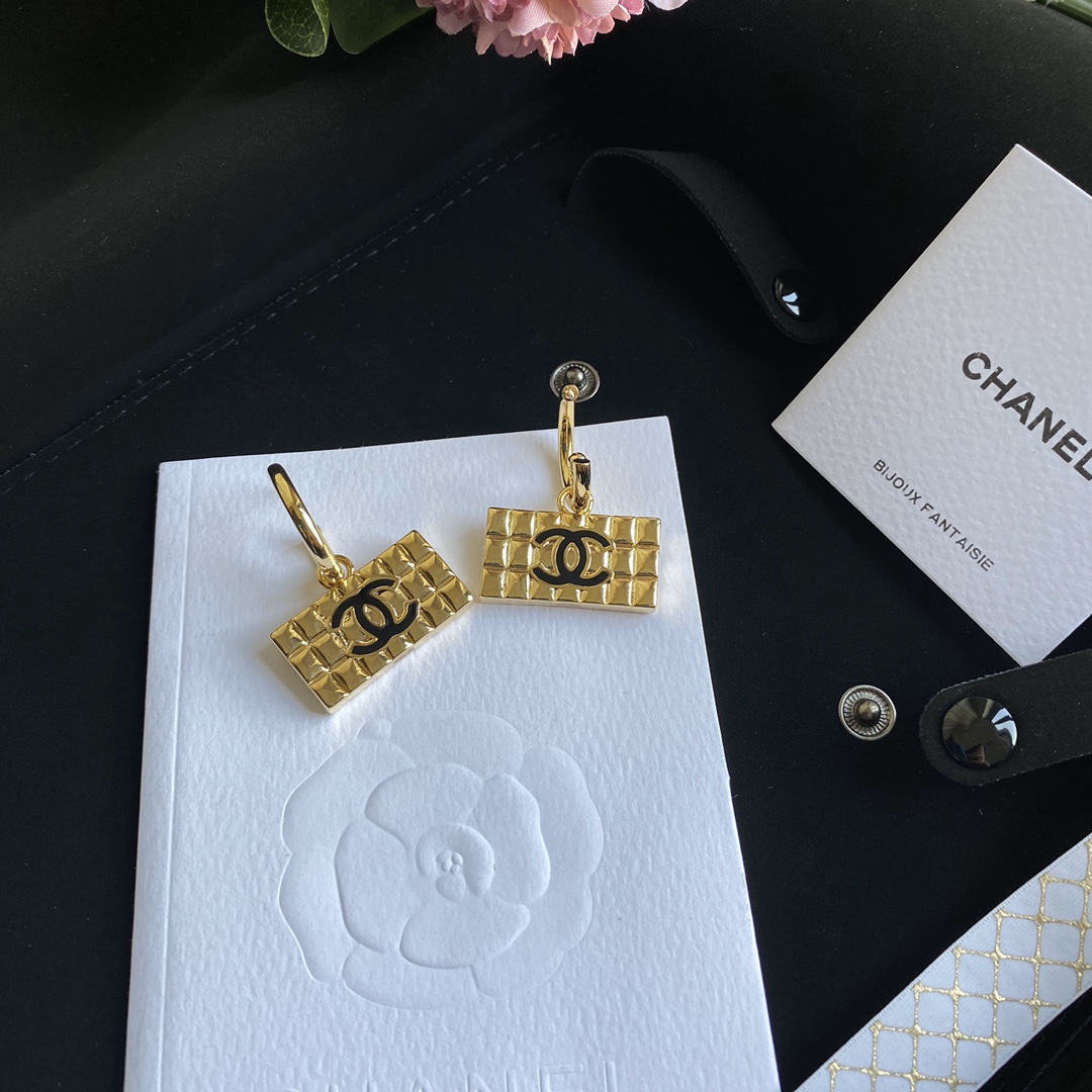 A369  Chanel earring 107432