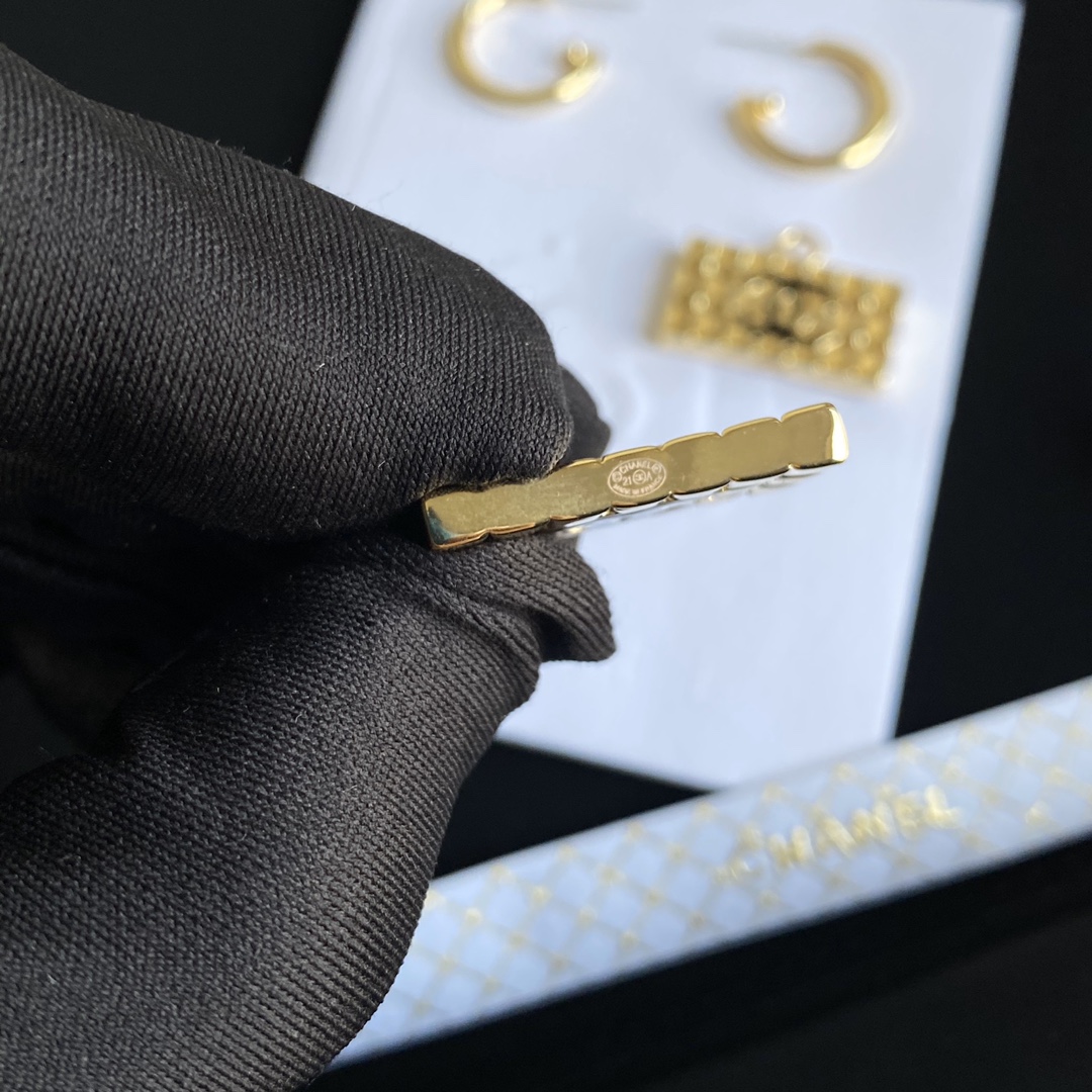 A369  Chanel earring 107432