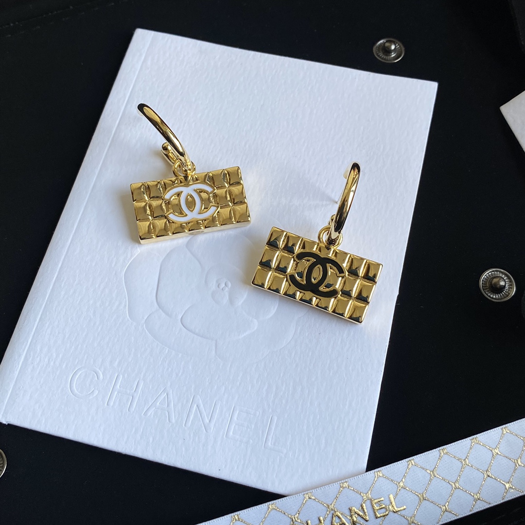 A369  Chanel earring 107432