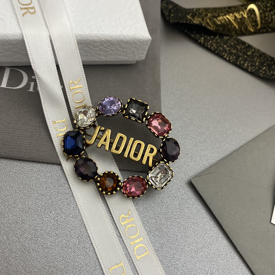 C063  Dior brooch 107452