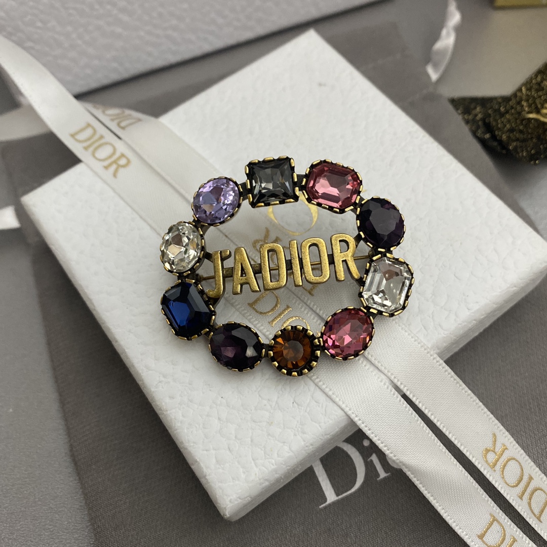 C063  Dior brooch 107452