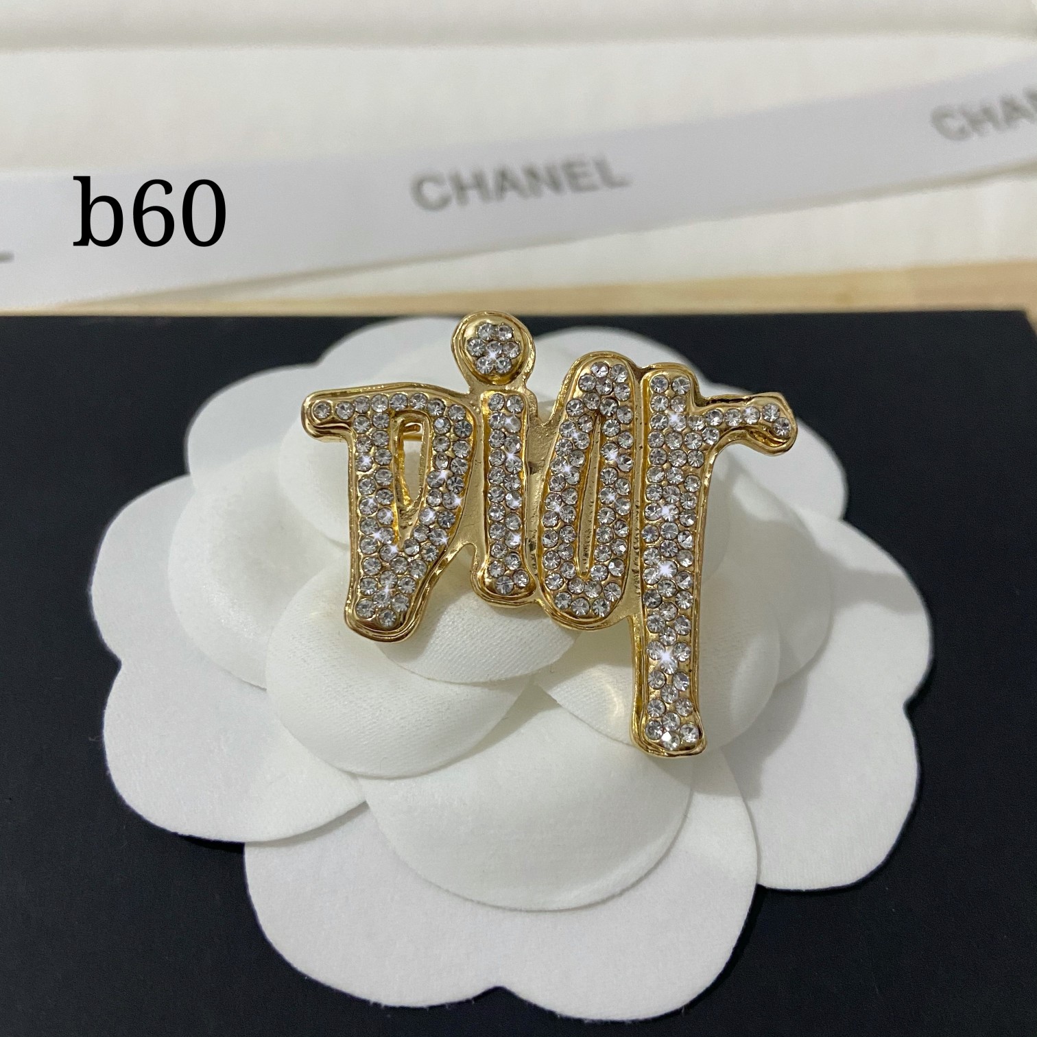Dior brooch 107470