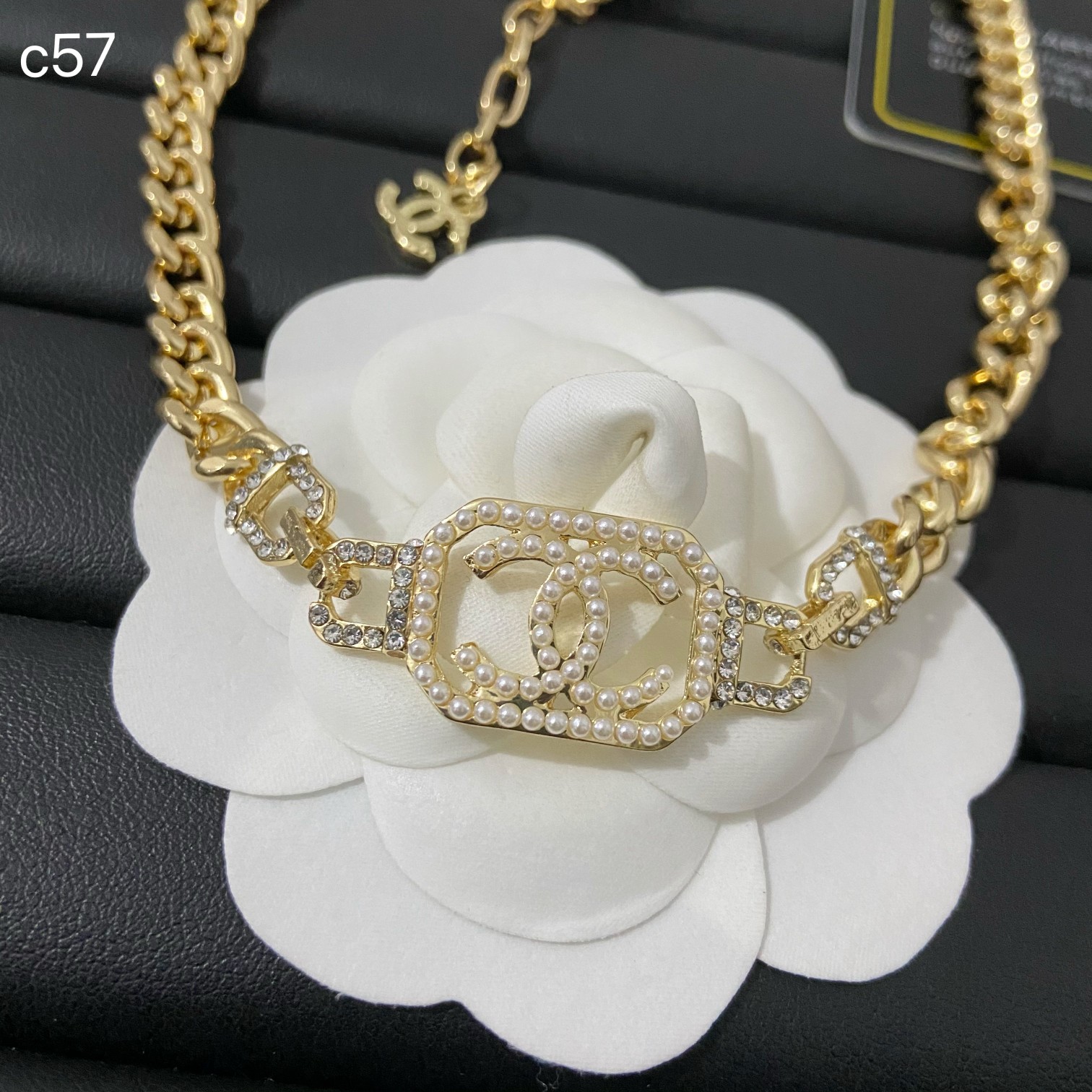 Chanel necklace 107520