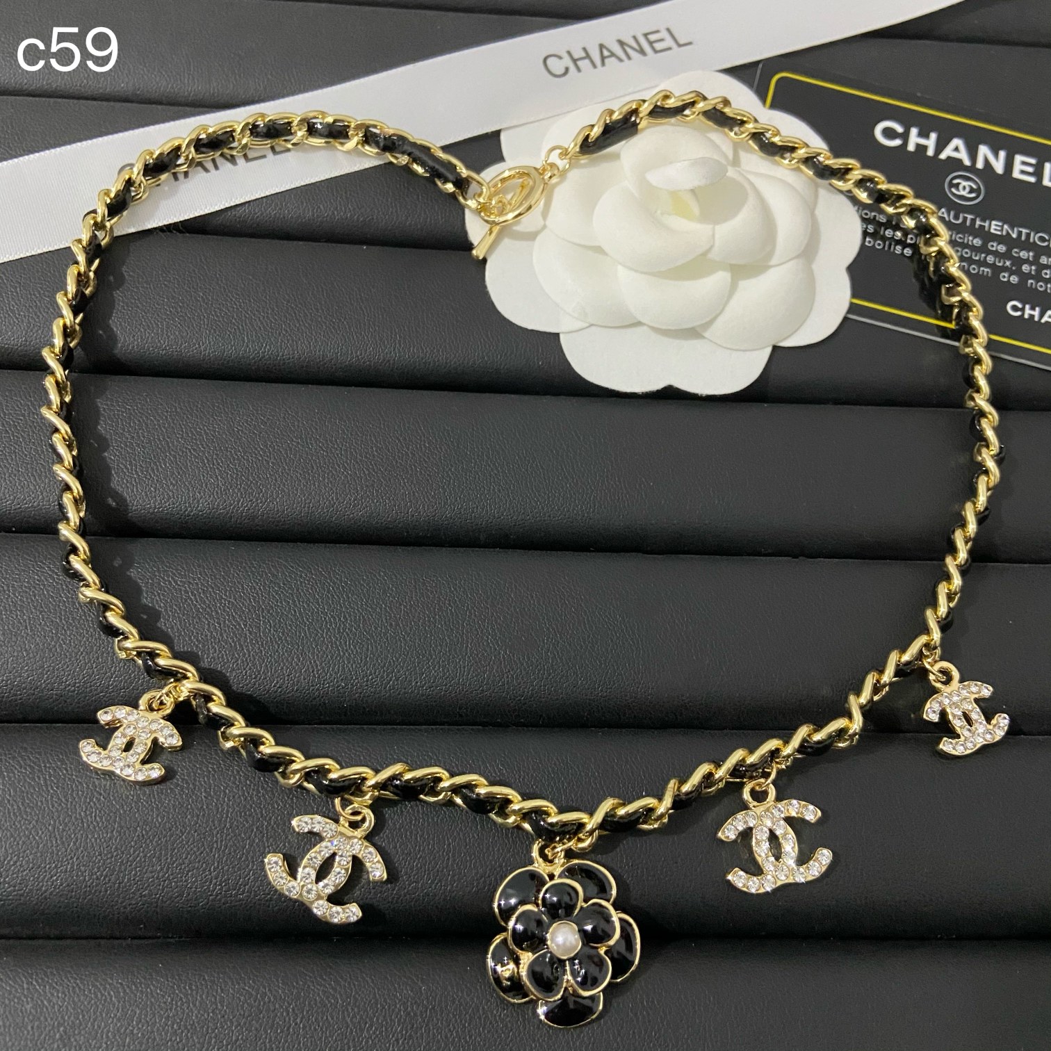 Chanel necklace 108405