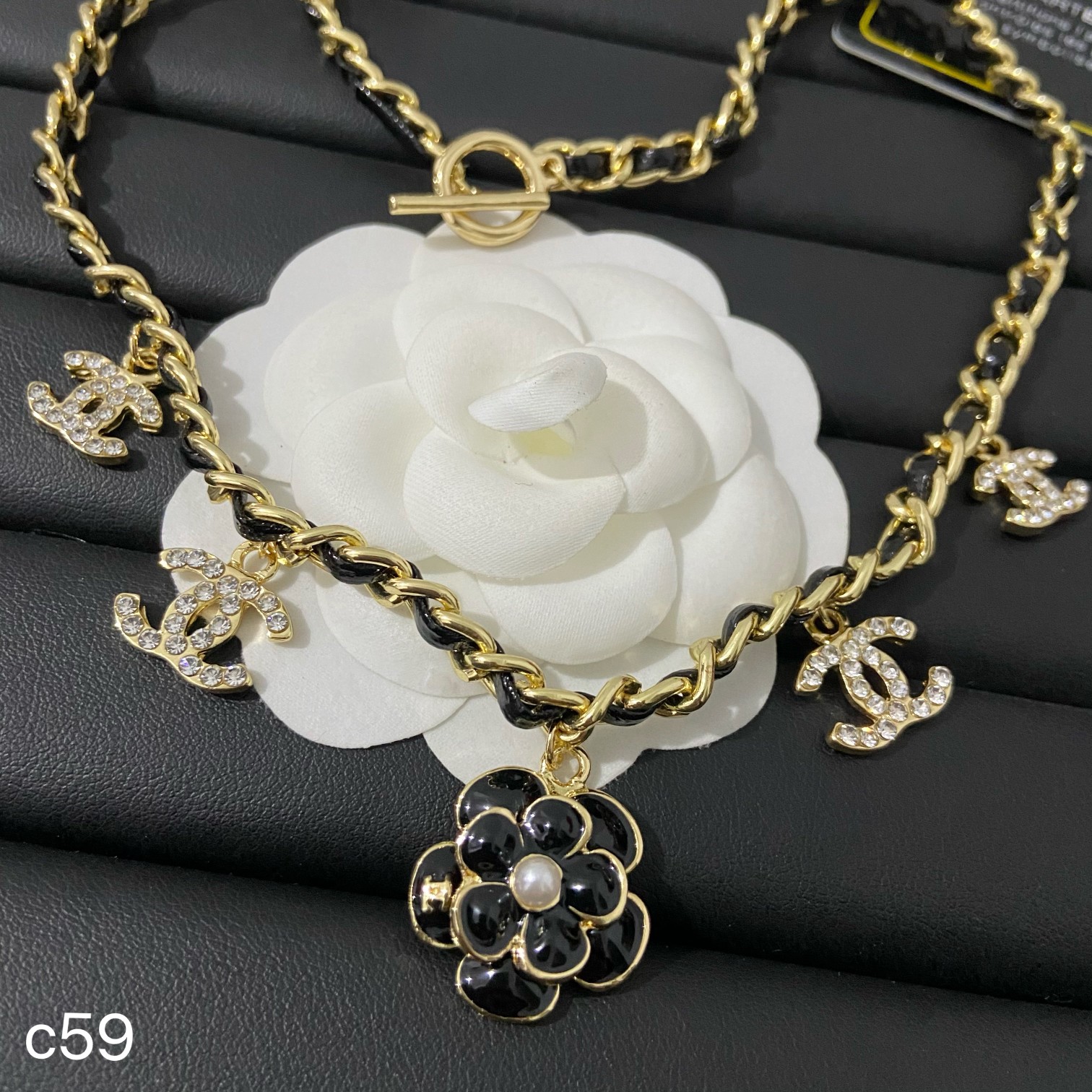 Chanel necklace 108405