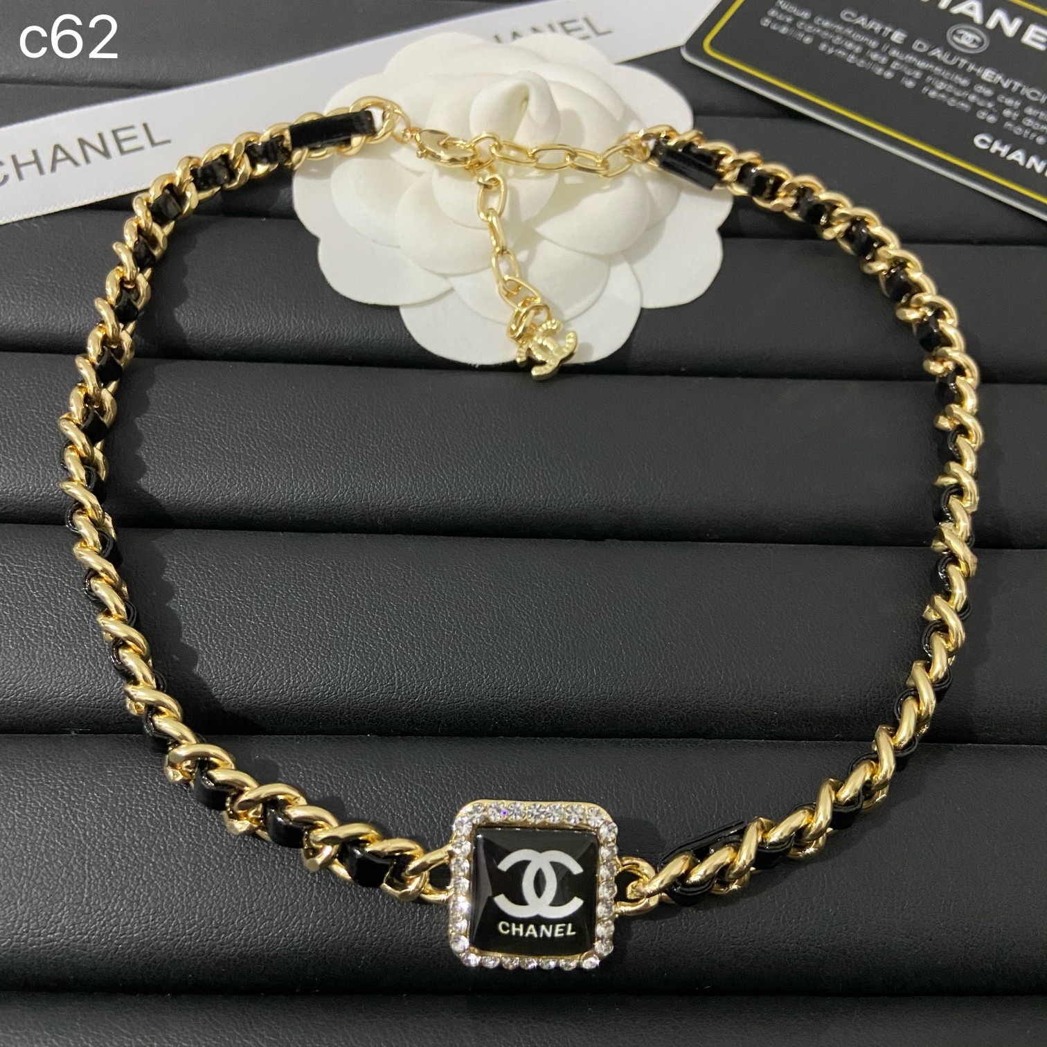 Chanel necklace 107525