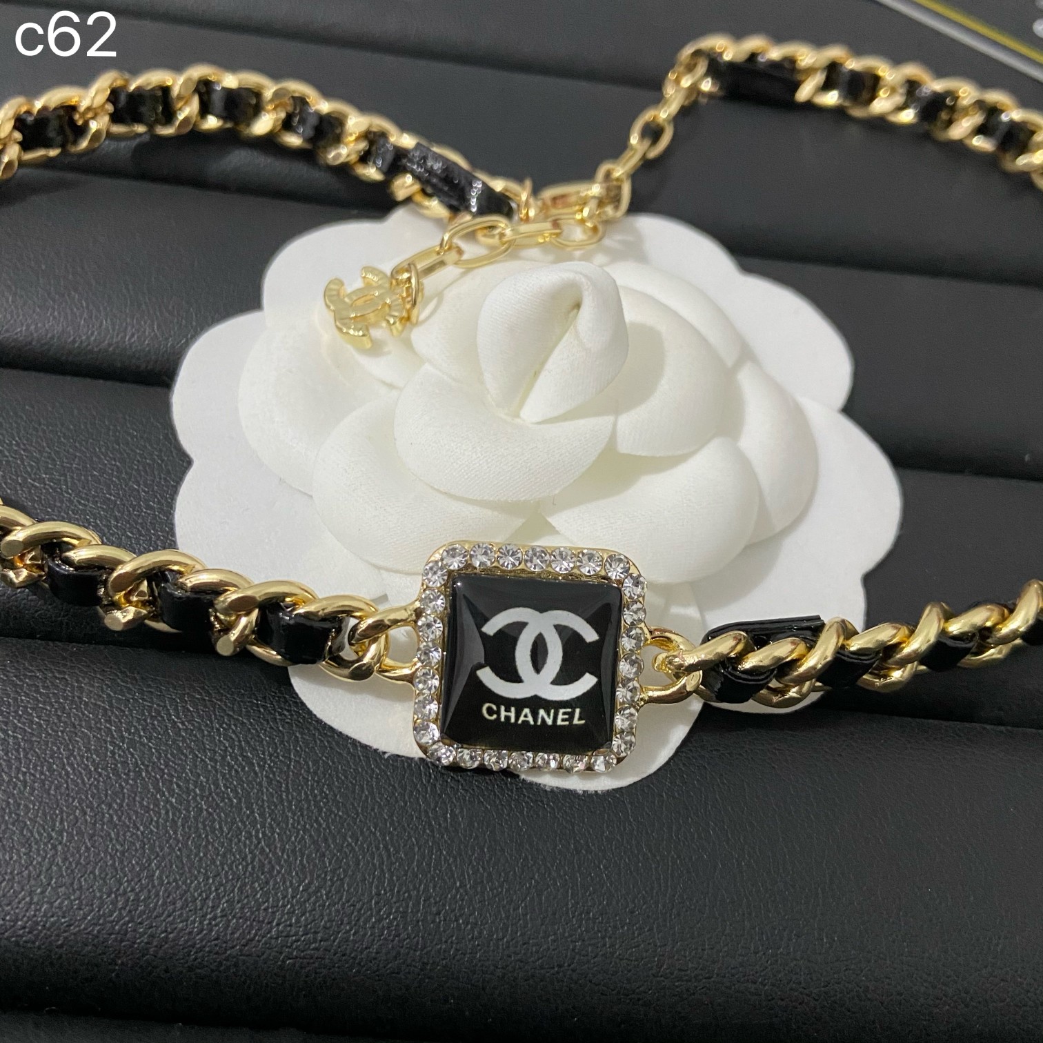 Chanel necklace 107525