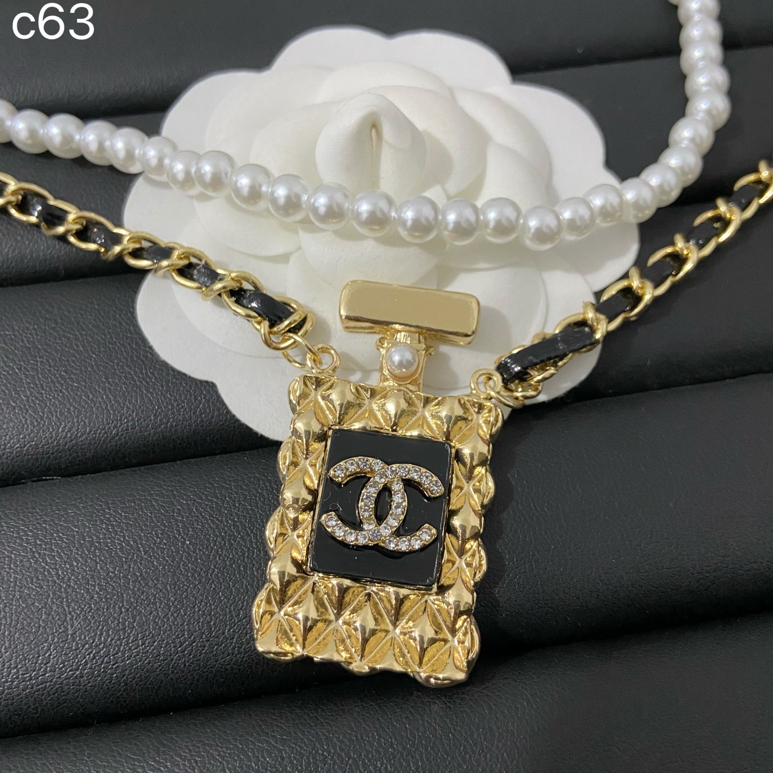 Chanel necklace 108821