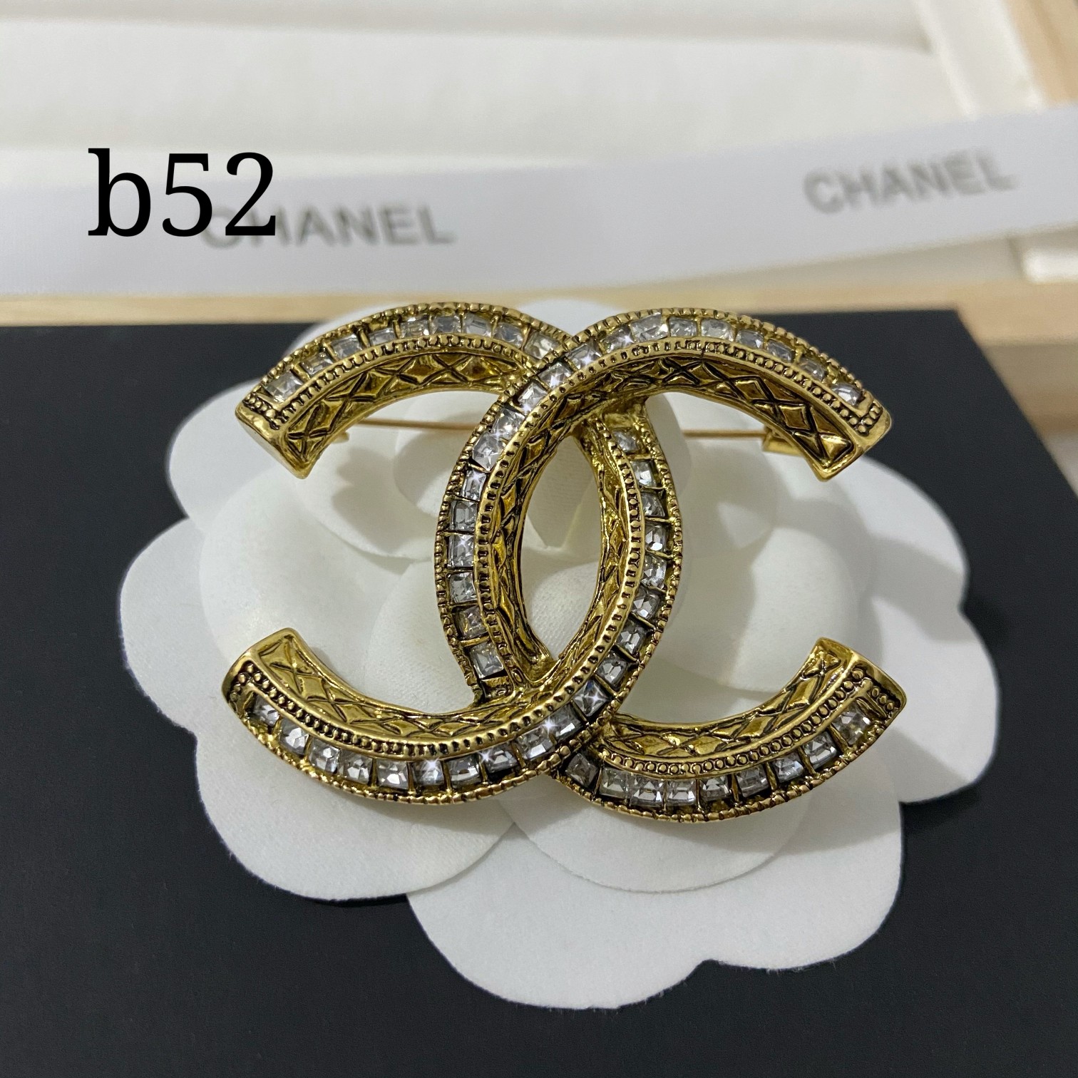 Chanel brooch 107528
