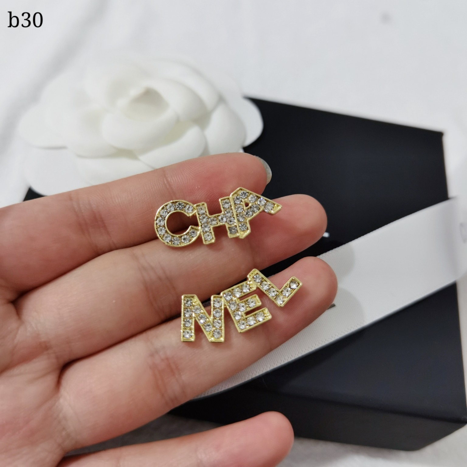 Chanel earring 106077