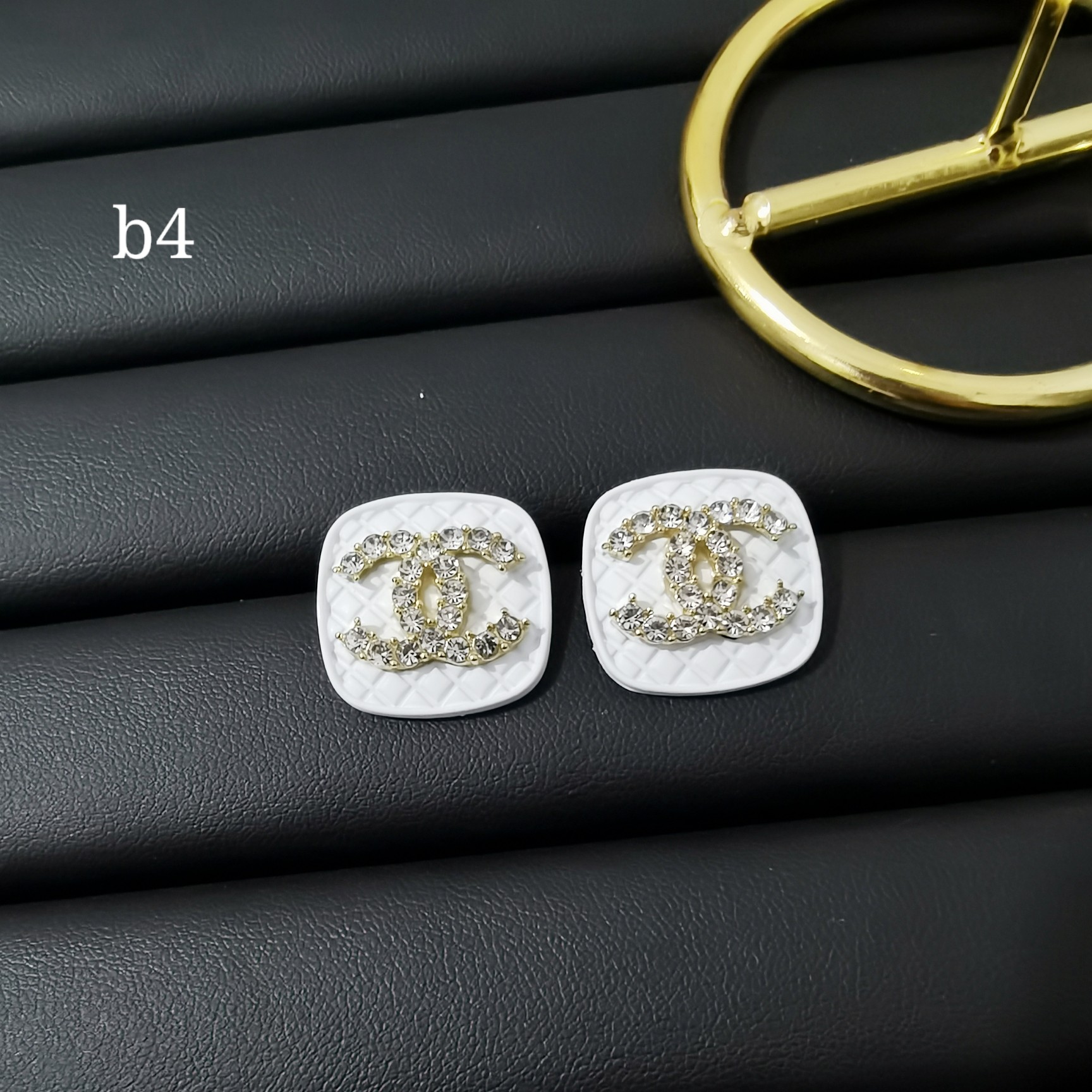 Chanel earring 107492
