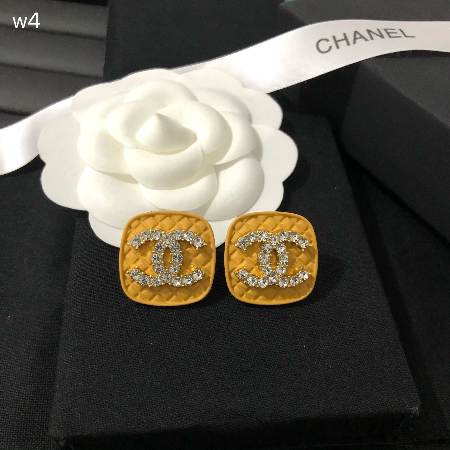 Chanel earring 107492