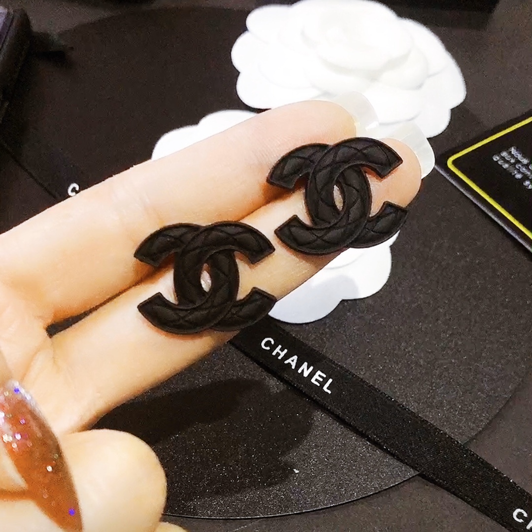 Chanel earring 105688