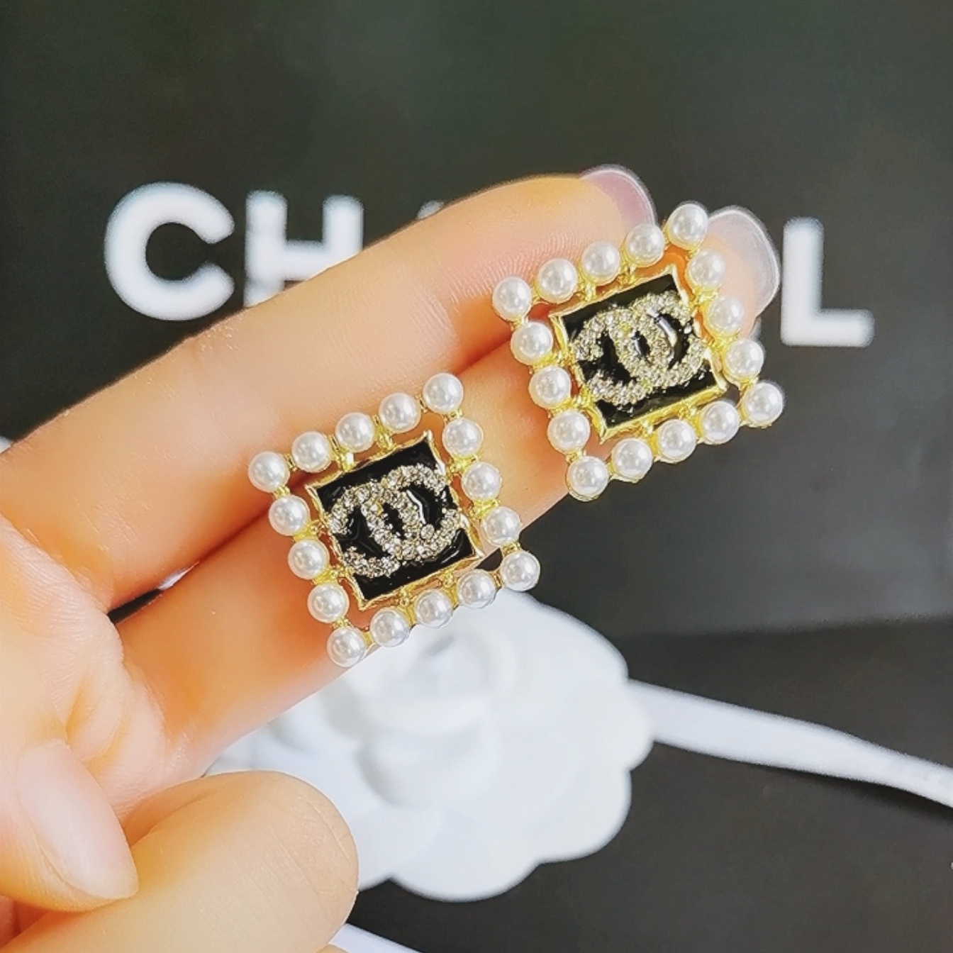Chanel earring 106057